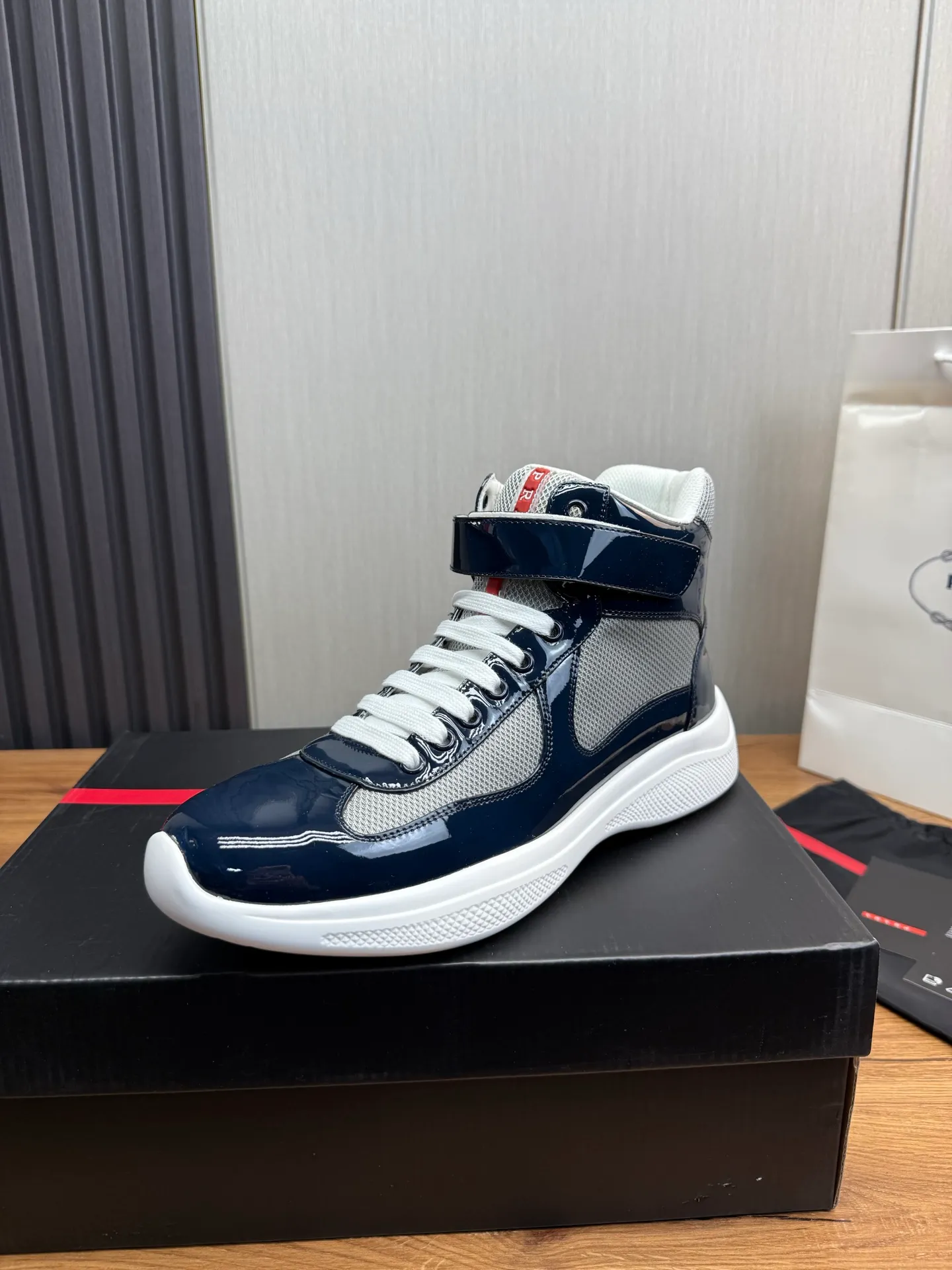 Men's shoes 700💰 [PRADA] Hot selling items🔥Must be recommended every day~~ Official website synchronized, 1:1 high quality shipments✔️ Imported cowhide fabric, cowhide lining, original bottom, high-end airplane box packaging🎁 38-45 (38.45 custom-made, non-refundable)